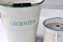 Decoratieve cremekleurige emaille emmer met de opdruk GROENTEN en een zwart houten handvat.