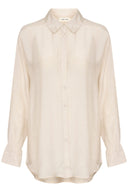 Cream blouse in de kleur creme met lange mouwen en unieke manchetten.