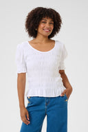 Witte blouse van het merk Cream met een zachte textuur.