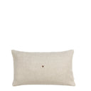 Decoratief linnen kussen van Bastion Collections in de kleur zand met een geborduurd hartje in het formaat 50 bij 30 cm.