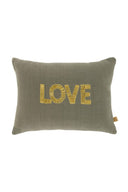 Zusss kussen love van 25x35 cm uitgevoerd in zandkleur en antraciet met gouden kraaltjes