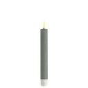 Salvie groene DeluxeHomeart LED dinerkaars met een hoogte van 15 cm.