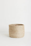 Ronde mand van CountryatHome gemaakt van naturelkleurig gevlochten jute.