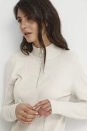 Cream trui in de kleur creme met col en ritssluiting