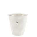 Bastion Collections beker shape in wit aardewerk met een zwart hartje