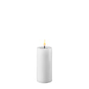 Witte DeluxeHomeart LED kaars van 5 bij 10 cm met een natuurlijk ogende vlam