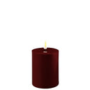 DeluxeHomeart LED kaars in de kleur bourgogne met een diameter van 7,5 cm en een hoogte van 10 cm
