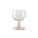 HKliving wijnglas laag in de kleur nude met een kenmerkende swirl voet.