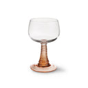 HKliving wijnglas hoog in de kleur nude met een kenmerkende swirl voet
