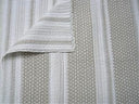 Quilt Lilly Taupe 1.80x2.40 met een randje kant en een gestreepte achterzijde