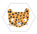 Zeshoekige wanddecoratie Label-R hexagon leopard - geel met een luipaardpatroon in geel en wit.