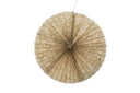 Decoratieve papieren rozet van MrsBloom in naturel kleur met gouden accenten en een diameter van 55 cm.
