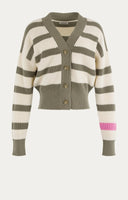 Anna Blue vest in creme en kakigroen met roze streepdetail op de mouw