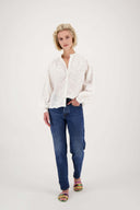 Witte Zusss blouse met bloemstructuur en lange mouwen