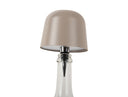 Een LED-lamp fles in de kleur zand met een metalen afwerking, geschikt voor montage op een fles.
