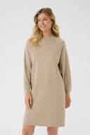 Cream gebreide jurk in creme/beige tint met col en lange mouwen
