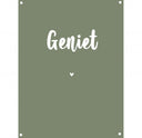 Olijfgroene Label-R tuinposter met witte hart-illustratie en de tekst geniet, inclusief metalen ringen in de hoeken.