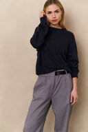 YAYA trui in donkerblauw met ronde hals en geribde boorden