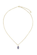 Goudkleurige ketting van Zusss met kleine bolletjes en een hanger met een donkerblauwe glassteen