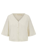 Zusss vestje fijngebreid in de kleur offwhite met V-hals en knoopsluiting.