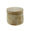 Ronde voorraadpot van hout met een bewerkt deksel in naturel en wit