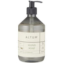 Een 500 ml flacon met Altum Marsh Herbs handzeep van Ib Laursen.