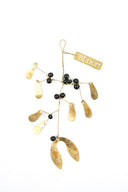 MrsBloom hanger mistletoe in zwart en goud metaal met kraalafwerking