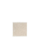 Een vierkante handdoek van Bastion Collections in de kleur naturel, voorzien van een hartjespatroon.